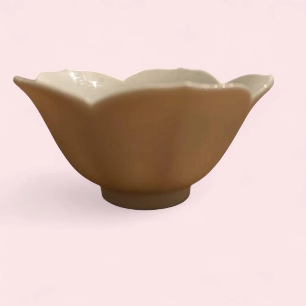 White ceramic flower lotus bowl in excellent condition